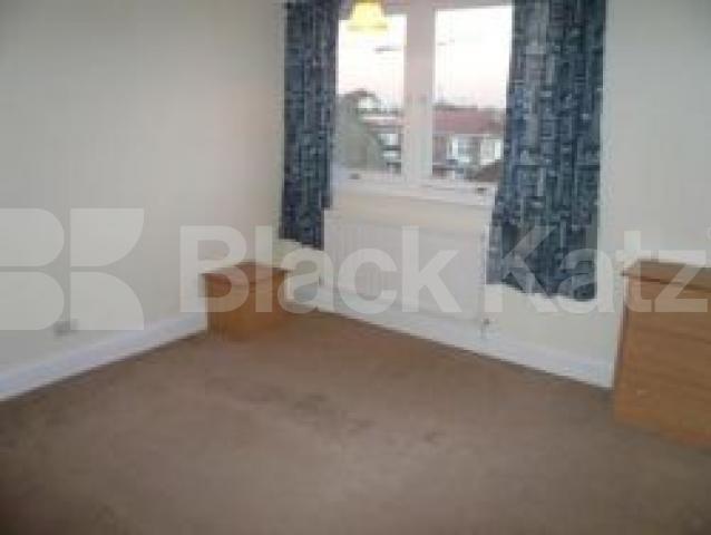 			GREAT FOR SHARERS!!!, 2 Bedroom, 1 bath, 1 reception Flat			 Campsborne Road, CROUCH END N8